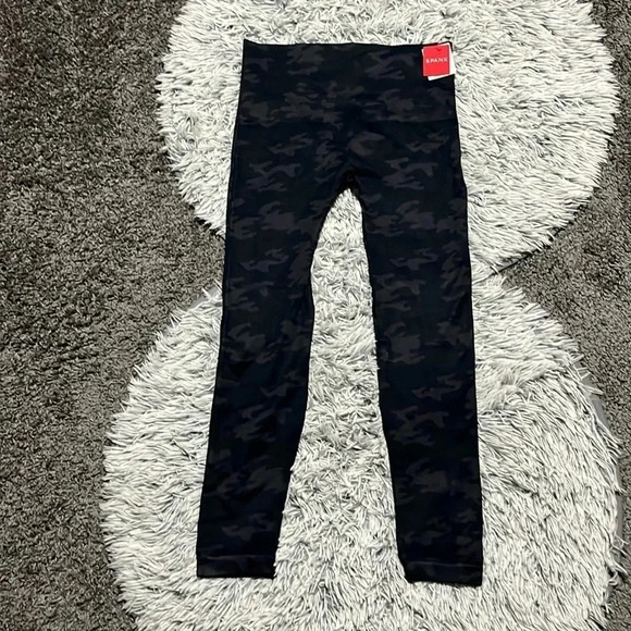Spanx Black Camo Leggings Size 1X - Picture 1 of 10